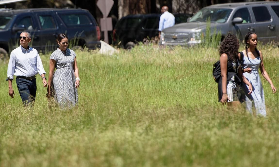 Barack Obama, Michelle, Malia and Sasha in Ahwahnee Meadow, Yosemite Park