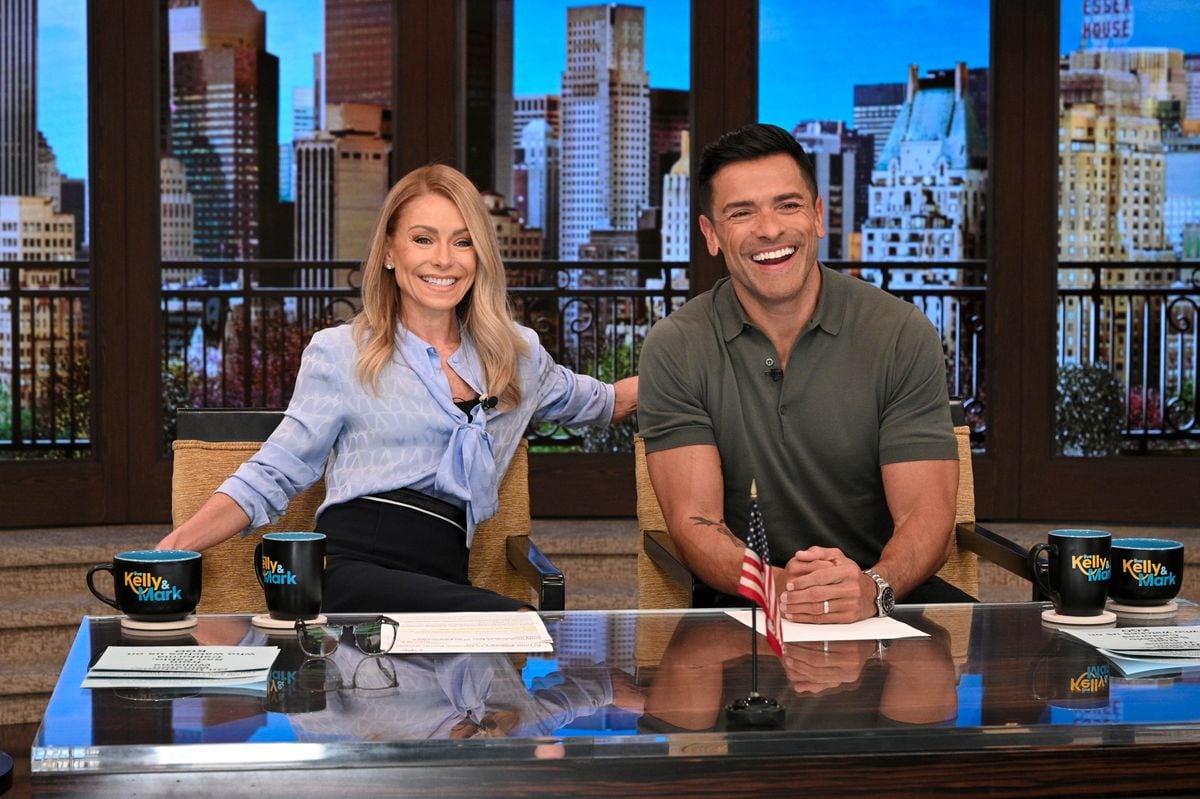 Kelly Ripa and Mark Consuelos are co-hosts "Live with Kelly and Mark" Broadcast on weekdays in syndication format. (DISNEY/Lorenzo Bevilaqua)