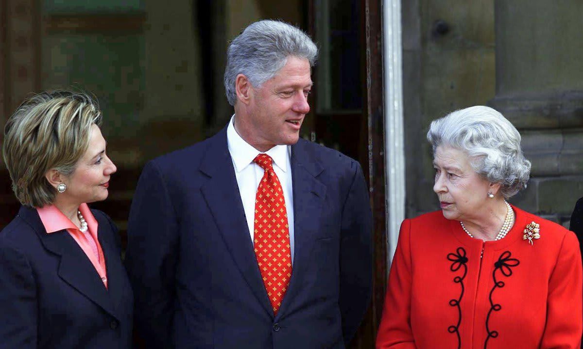 BRITAIN-CLINTONS-QUEEN