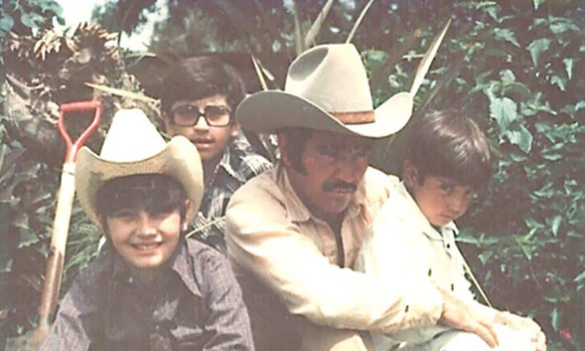 Vicente Fernandez y sus hijos