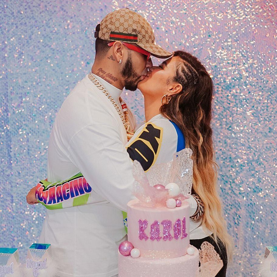 karol g and anuel aa social distancing