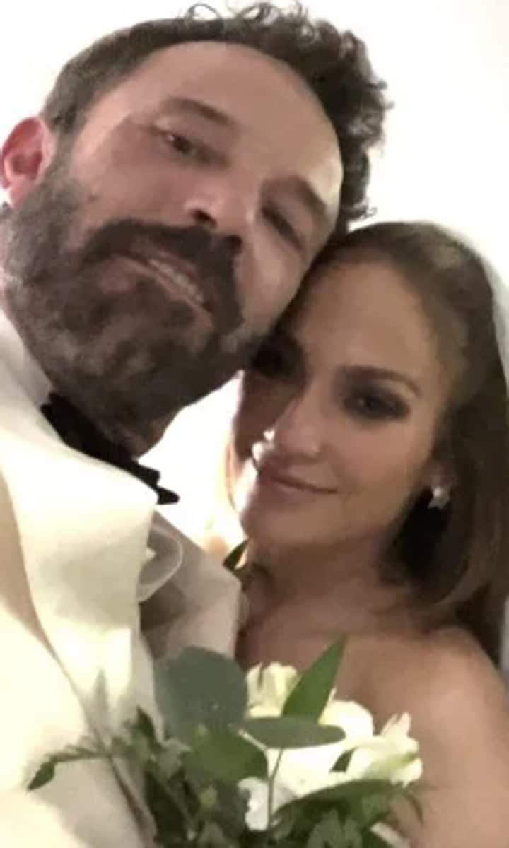 Jennifer Lopez and Ben Affleck get married in Las Vegas