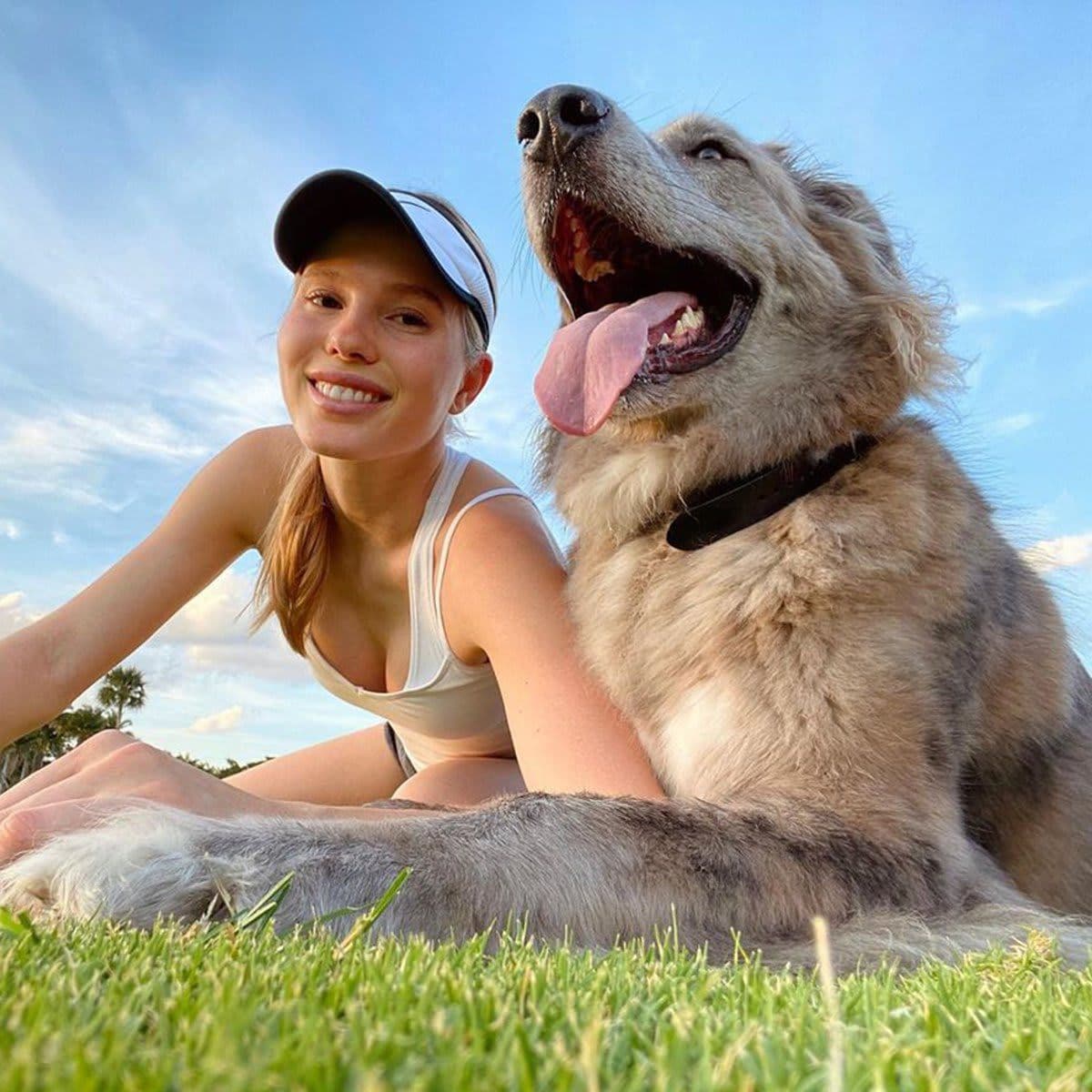 Cristina Iglesias spends quarantine with her rescue dog