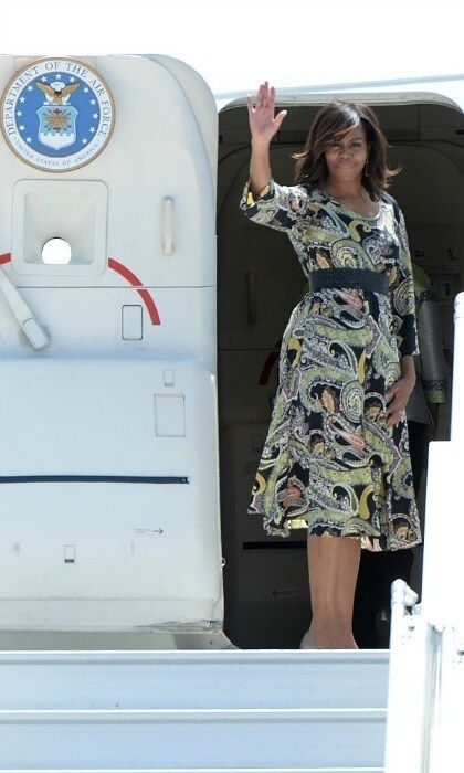 The First Lady, sporting a printed dress, waved goodbye to the Moroccan city of Marrakesh at the doorway of Air Force One.
<br>
Photo: FADEL SENNA/AFP/Getty Images