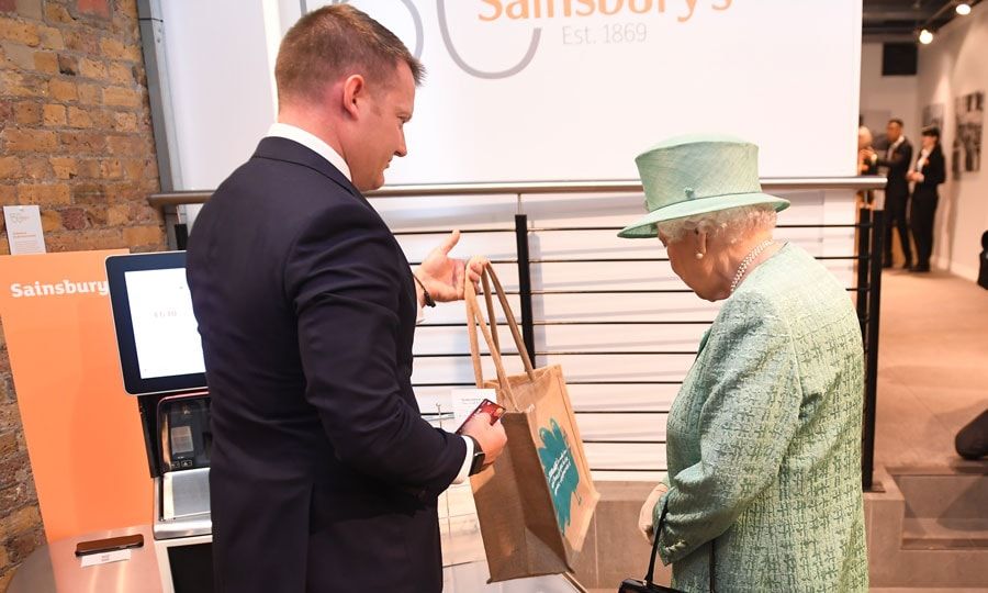 queen elizabeth self checkout