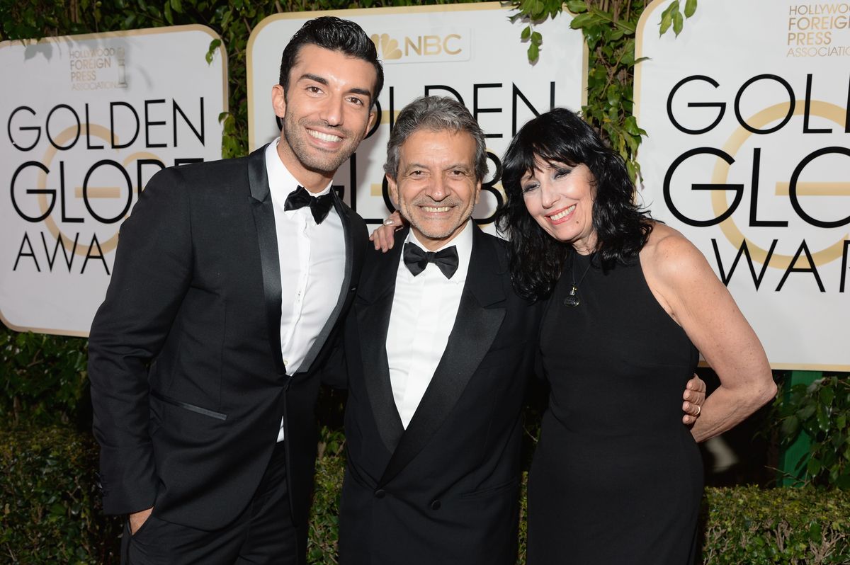 Justin Baldoni poses with parents Sam and Sharon 