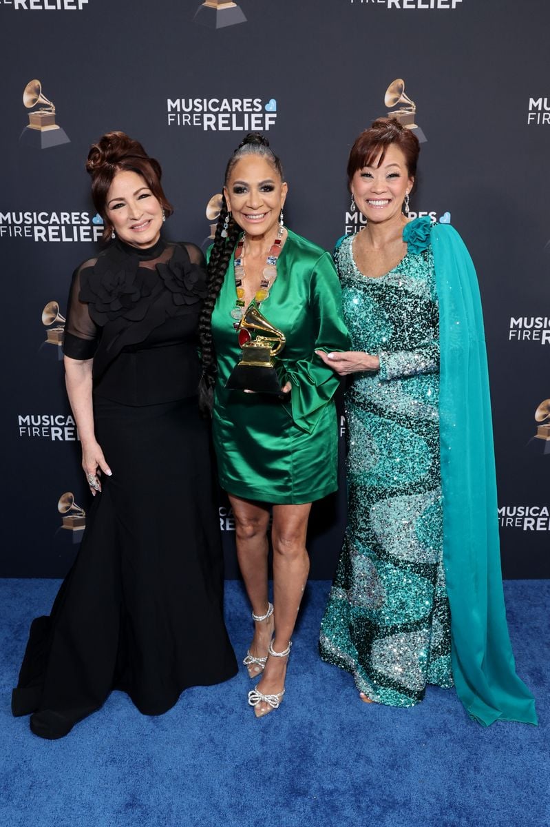 LOS ANGELES, CALIFORNIA - FEBRUARY 02: (L-R) Gloria Estefan, Sheila E. and Mimy Succar pose with the award for Best Global Music Performance for "Bemba ColorÃ¡" backstage during the 67th Annual GRAMMY Awards Premiere Ceremony at Peacock Theater on February 02, 2025 in Los Angeles, California.  (Photo by Randy Shropshire/Getty Images for The Recording Academy)