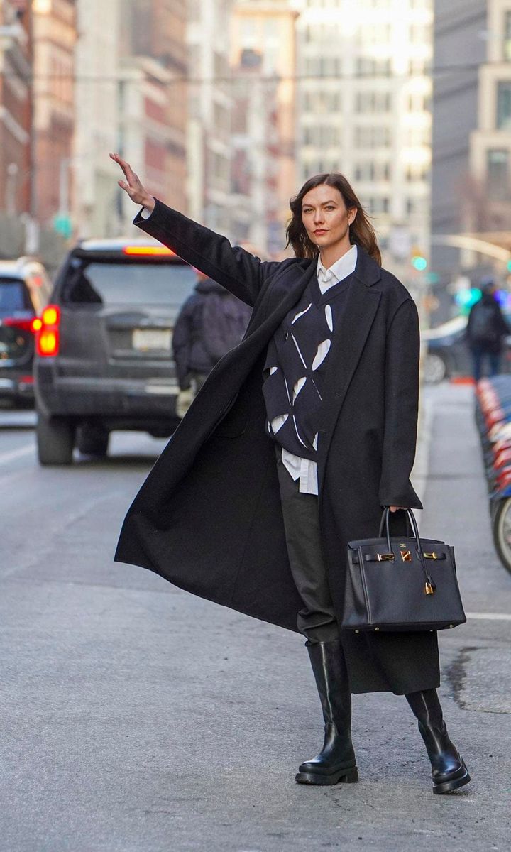 Karlie Kloss Rocks A Chic Cutout Sweater While Hailing A Cab In NYC