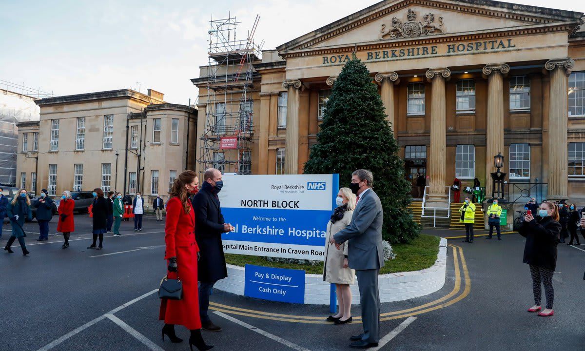 At the Royal Berkshire Hospital in Reading, where Kate was born, the royals thanked nurses for their incredible and tireless work during the pandemic.