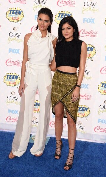 At the 2014 Teen Choice Awards, Kendall looked every inch the model in this white ensemble and slicked back hair. Kylie kept it simple in a patterned skirt and classic gladiator heels.
<br>
Photo: Getty Images