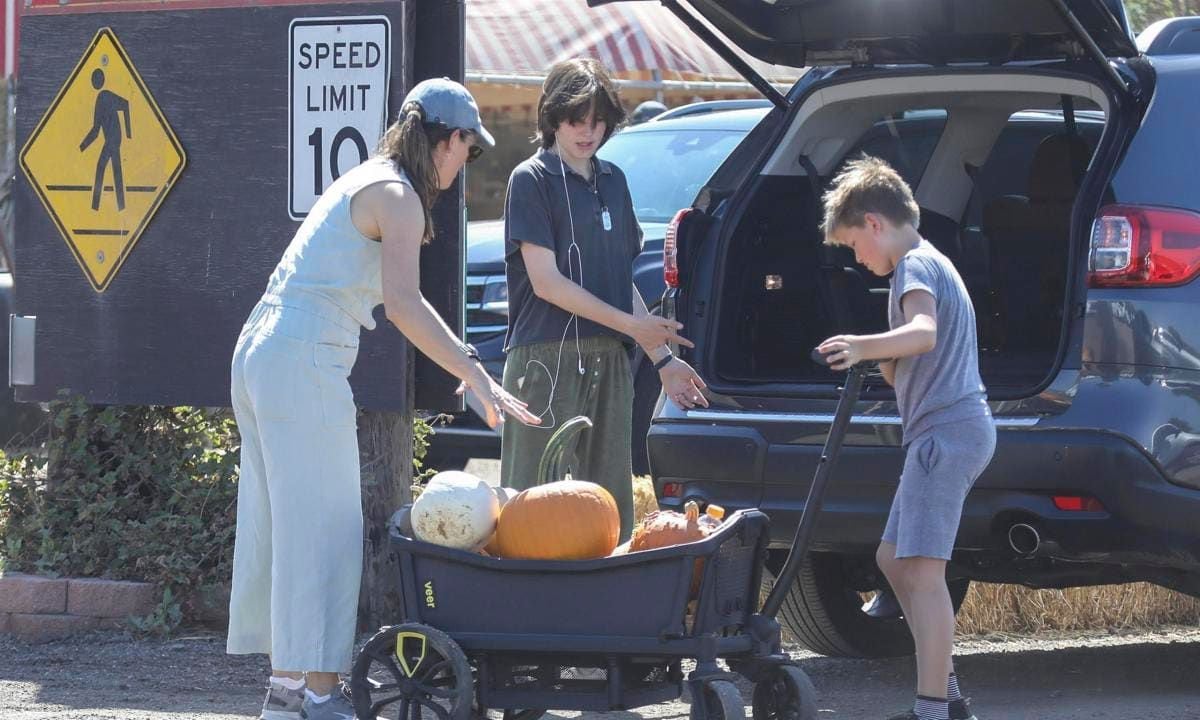 Jennifer Garner and her kids