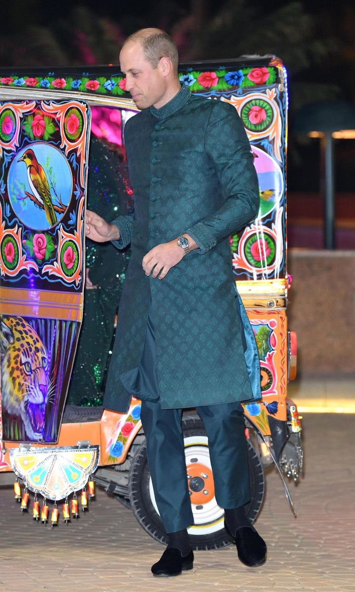 Prince William wears a sherwani in Pakistan