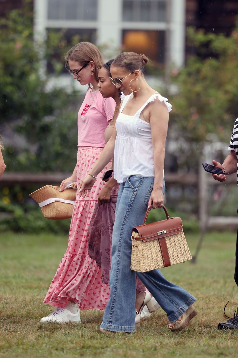 Jennifer Lopez was spotted savoring ice cream with Violet Affleck a