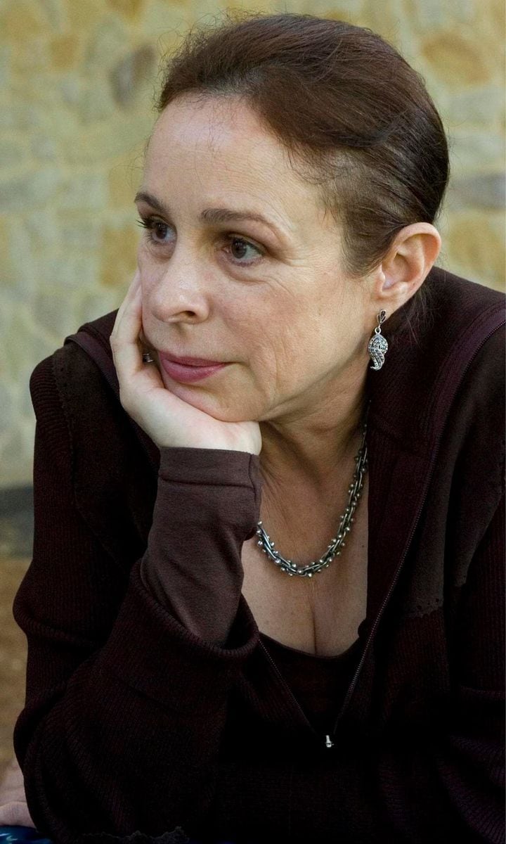 Photo by Lauren A. Little September 25, 2007 Alina Fernandez, illegitimate daughter of Fidel Castro, speaks with a reporter before speaking at Penn State Berks Tuesday night.