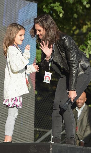 Like mother like daughter! Katie Holmes shared the stage with her mini global citizen Suri Cruise.
<br>
Photo: Getty Images