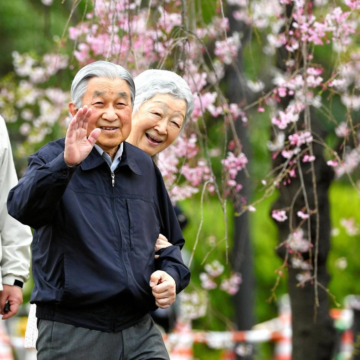 Emperor And Empress Take Unannounced Stroll Outside The Imperial Palace