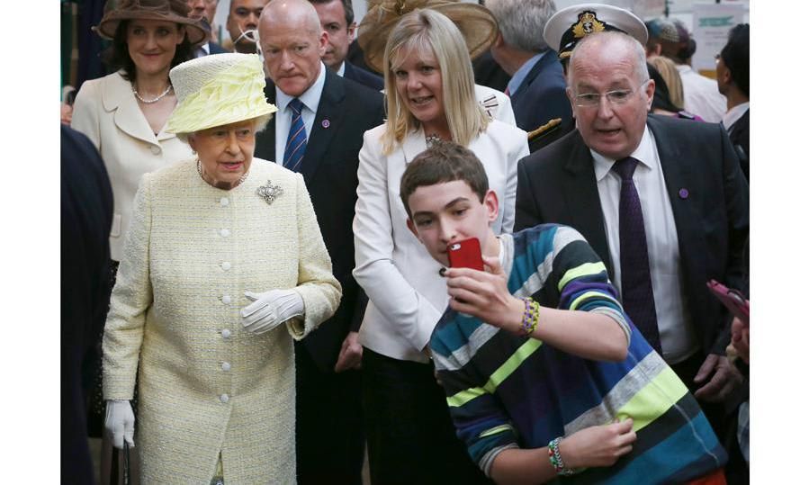 Queen Elizabeth selfie