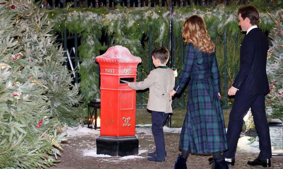 Like Prince George, Princess Charlotte and Prince Louis, Christopher also dropped off a card.