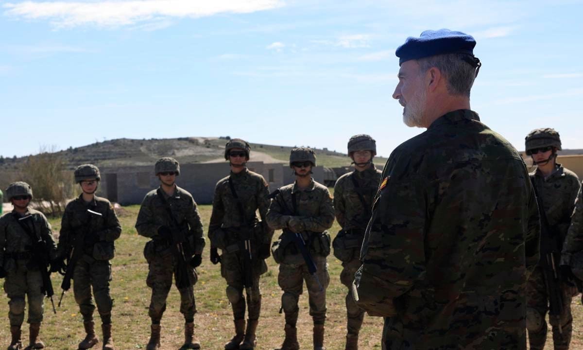 The King of Spain visited students of the General Military Academy at the San Gregorio National Training Centre.