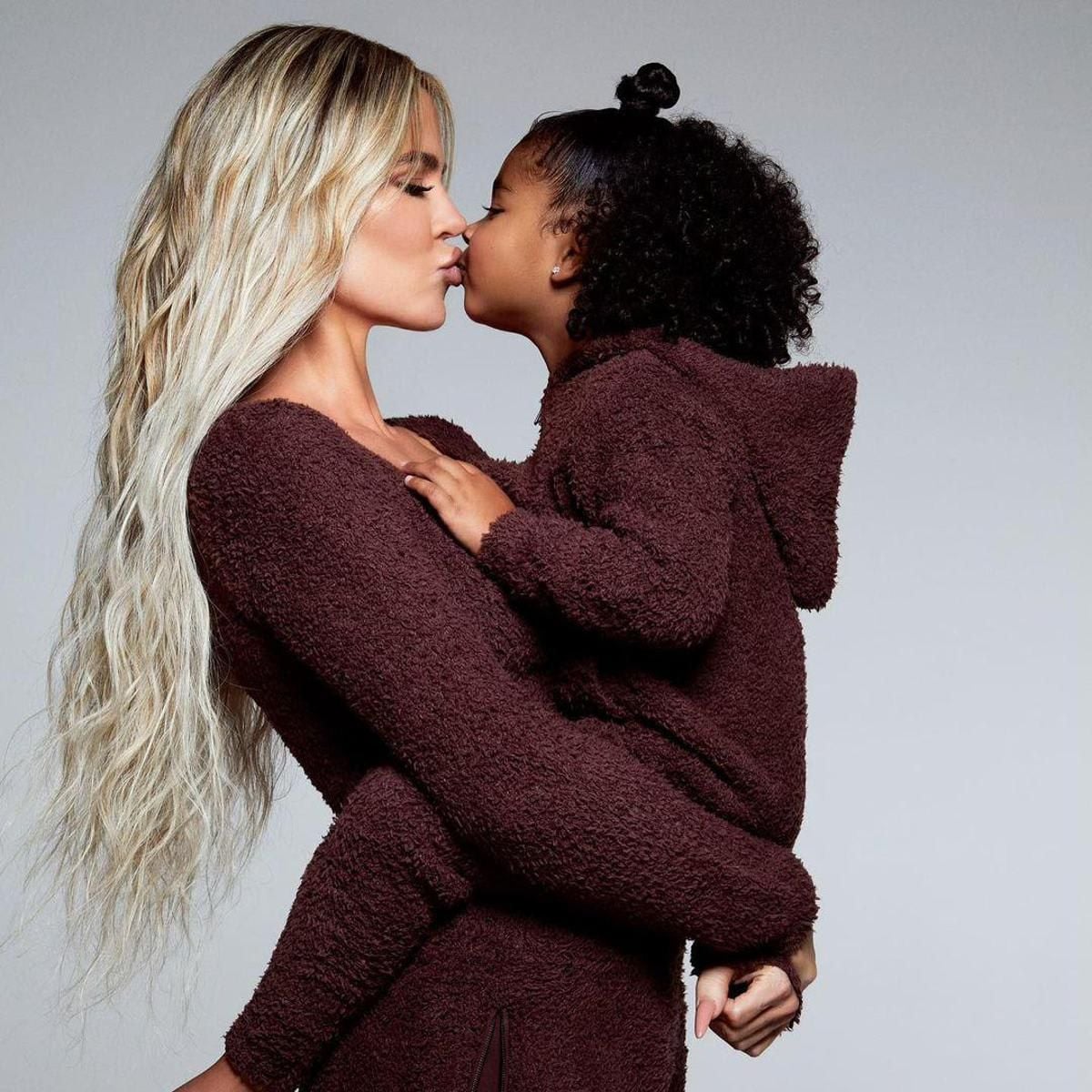 Khloe Kardashian family Christmas pictures with True