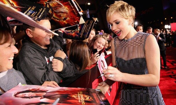 With her new spunky hair and a sheer-ly fabulous Dior Haute Couture gown, the girl on fire took time to sign autographs, chat with fans and, it appears, crack a few jokes.
<br>
Photo: Getty Images
