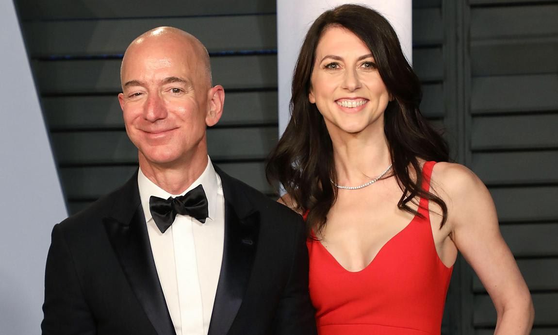 Jeff Bezos and MacKenzie Bezos at the 2018 Vanity Fair Oscar Party Hosted By Radhika Jones - Arrivals