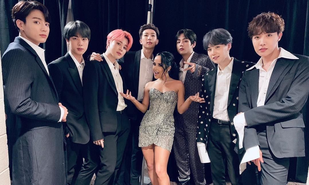 Becky G and BTS meet at the Billboard Music Awards