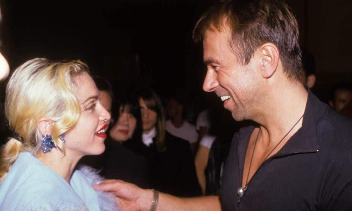 Thierry Mugler et Madonna lors d'un défilé en 1990