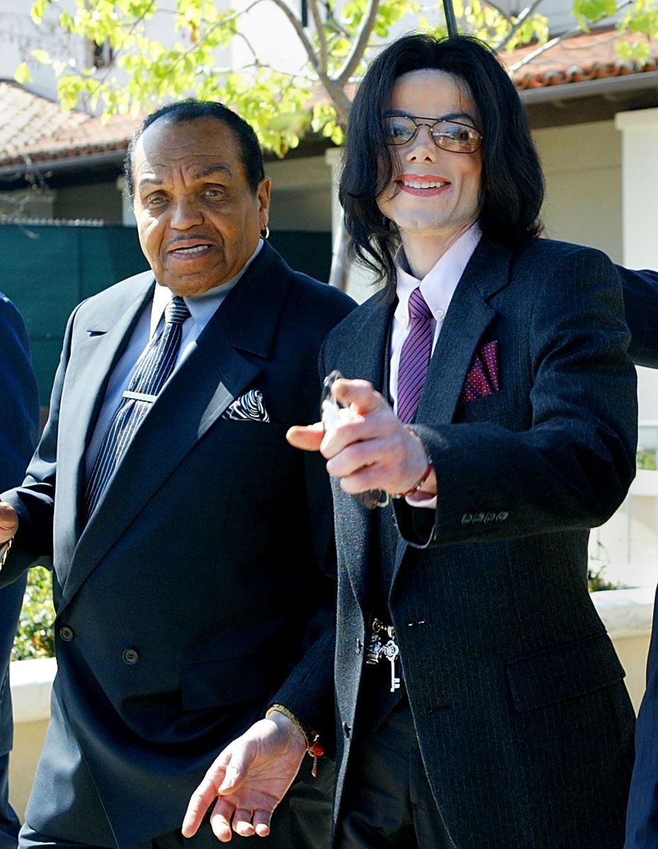 Michael Jackson and Joseph Jackson depart the Santa Maria Superior Court