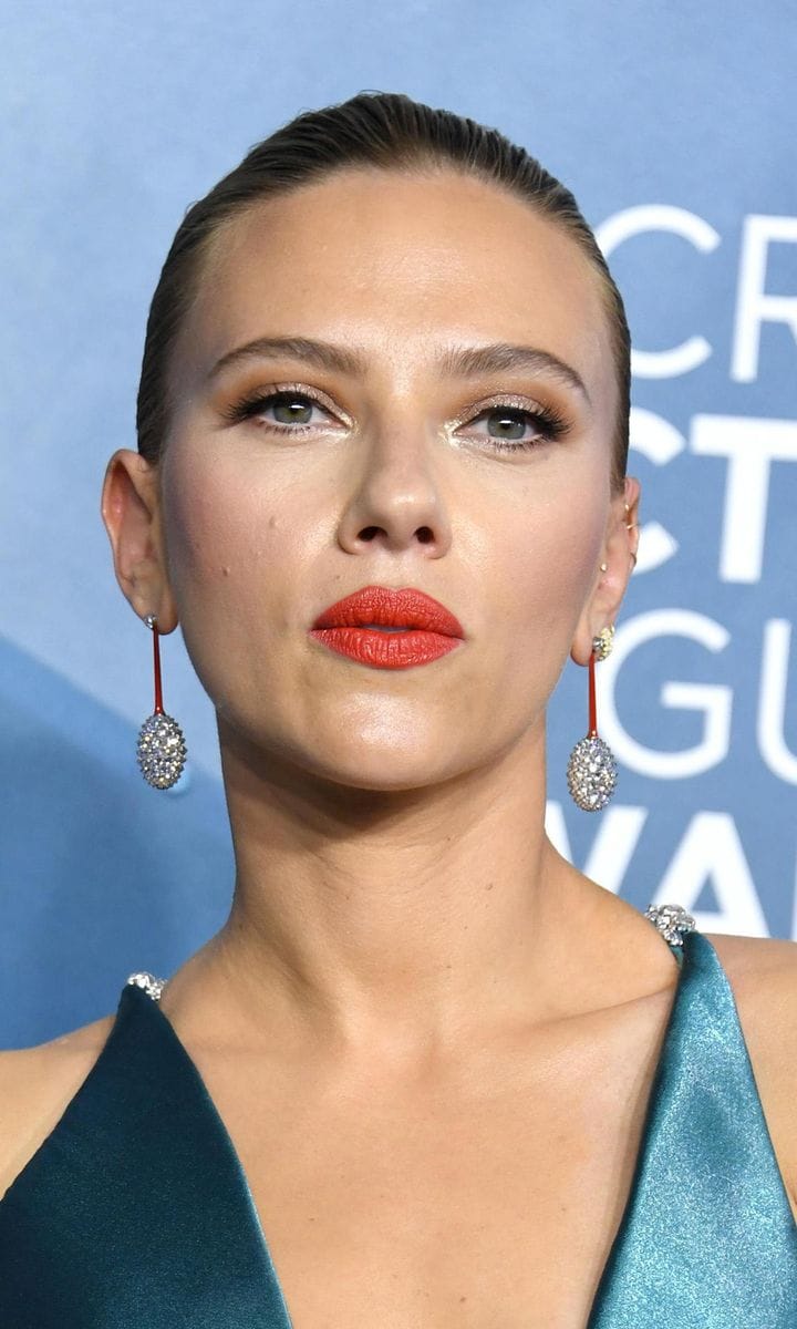 The actor Scarlett Johansson attends the SAG Awards with an updon