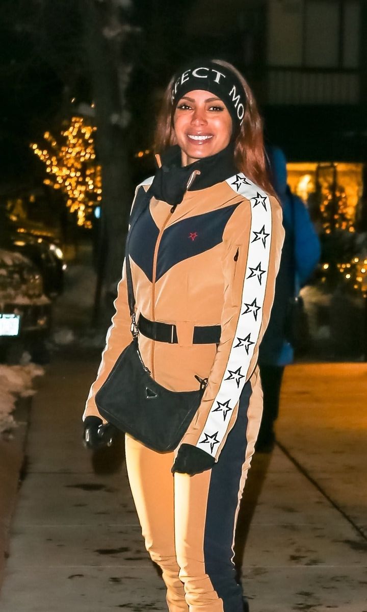 Anitta defies freezing temperatures while skiing in Aspen with friends