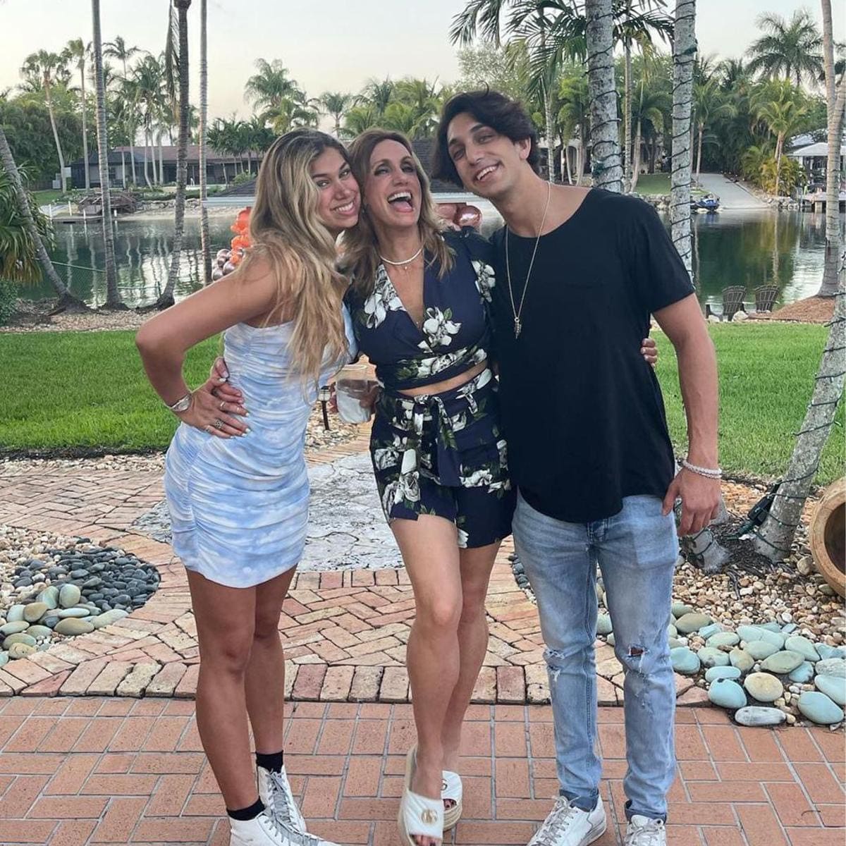 Lili Estefan con sus hijos