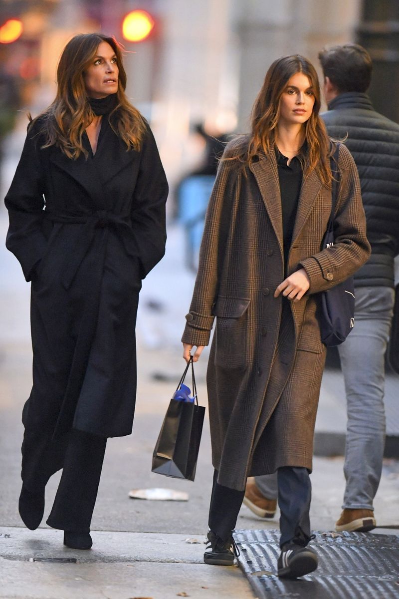 Cindy Crawford and her daughter Kaia Gerber got a head start on Christmas shopping. On a mother-daughter afternoon, they were seen walking through the best stores in SoHo. The couple bundled up for the outing, with Cindy in all black and Kaia in a $3,400 Ralph Lauren Karima plaid coat.