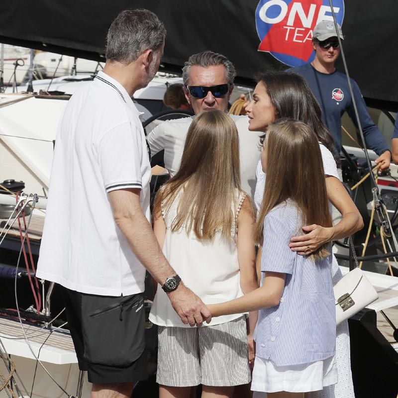 Queen Letizia and King Felipe in Mallorca with Princess Leonor and Infanta Sofia