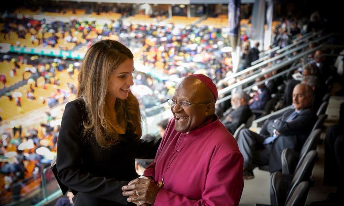 Queen Rania Al Abdullah honors Desmond Tutu