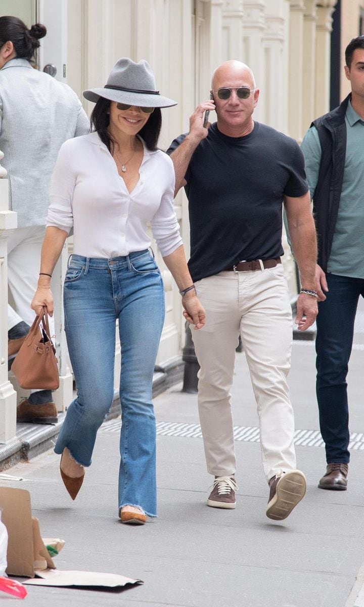 Jeff Bezos and Lauren Sanchez go on afternoon shopping trip in Soho