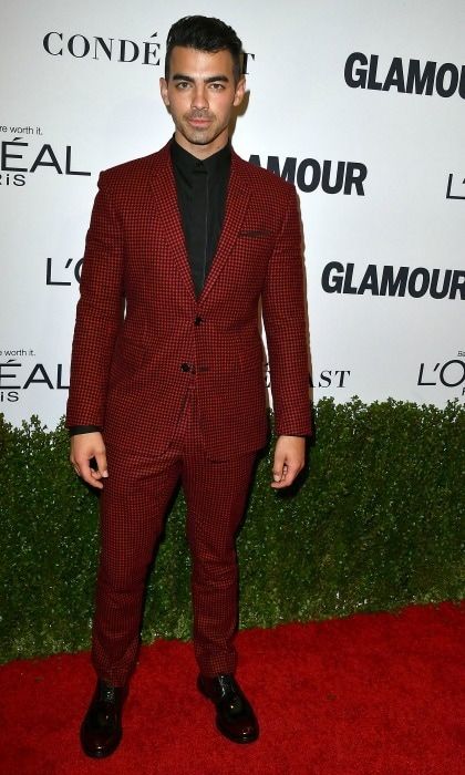 November 14: Burning up! Joe Jonas was smoking hot in a crimson suit by Dior during the Glamour Women of the Year 2016 ceremoy in L.A.
Photo: Steve Granitz/WireImage