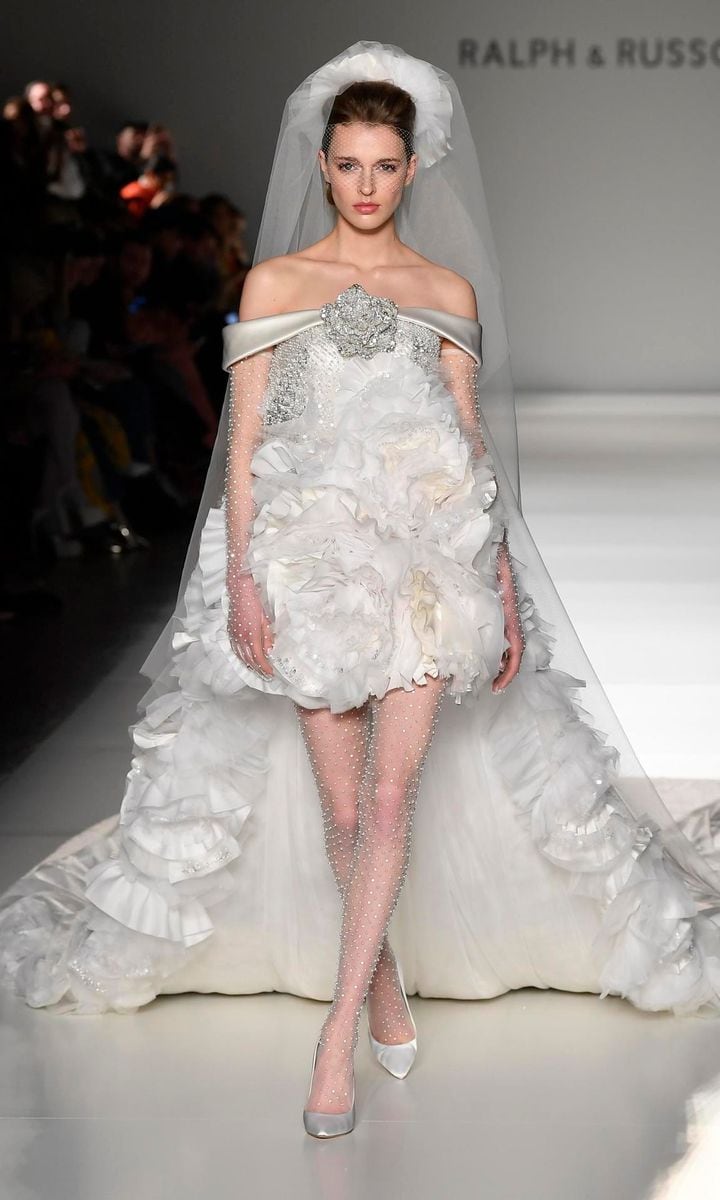 Ralph & Russo : Runway - Paris Fashion Week - Haute Couture Spring/Summer 2020