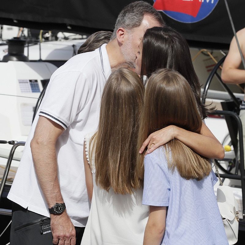 Queen Letizia and King Felipe in Mallorca with Princess Leonor and Infanta Sofia