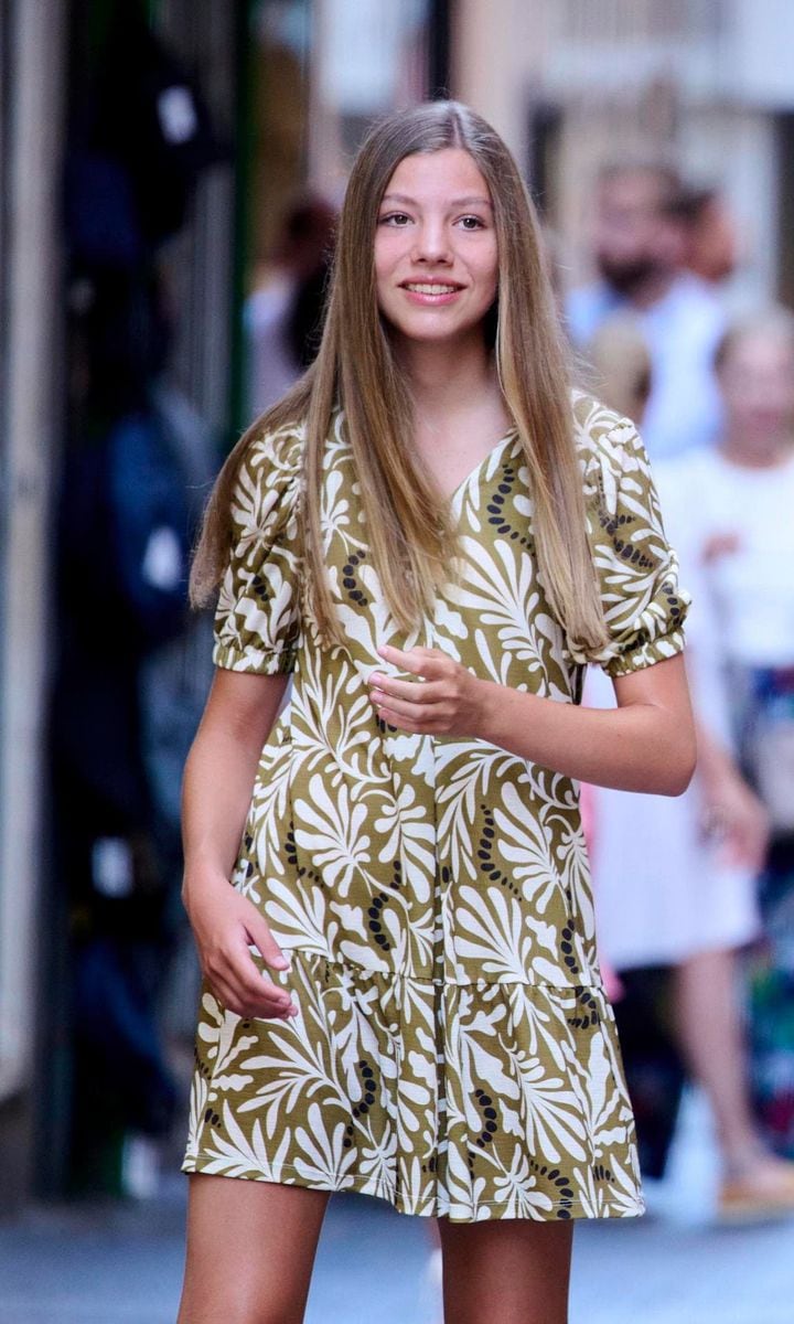 Sofia, 15, wore a printed dress said to be by Sfera, per a Queen Letizia style account.