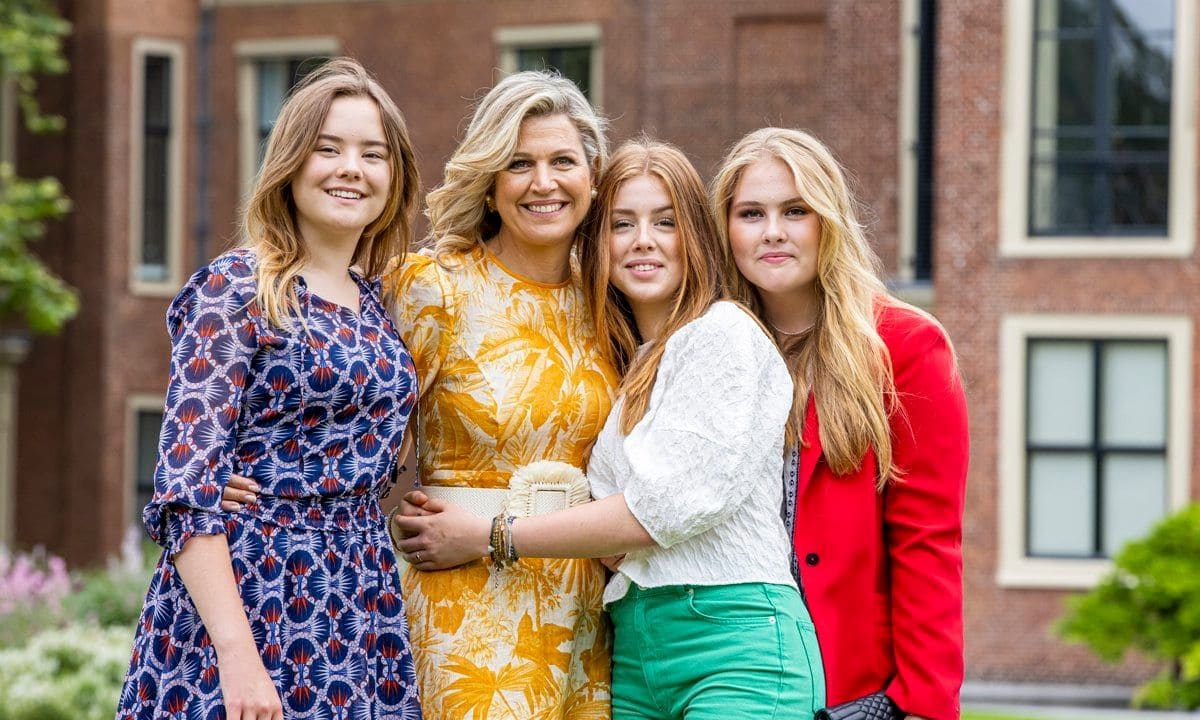Dutch royals pose for summer photo call