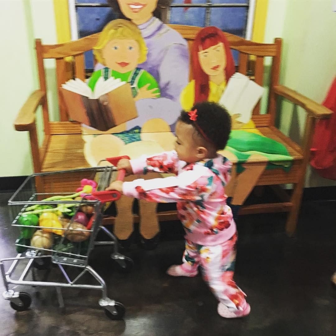 Serena Williams' daughter Olympia goes grocery shopping