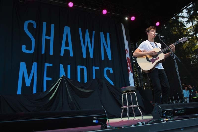 Shawn Mendes playing guitar