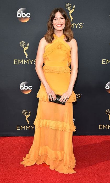 <i>This Is Us</i> actress <a href="https://us.hellomagazine.com/tags/1/mandy-moore/"><strong>Mandy Moore</strong></a> stepped out to the 2016 Emmys donning a tiered ruffle marigold gown by Prabal Gurung.
Photo: John Shearer/WireImage