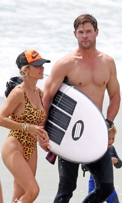 Elsa Pataky and Chris Hemsworth at the beach