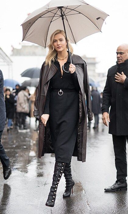 Karlie Kloss was spotted outside the Balenciaga show holding an umbrella to keep her dry in the rainy Paris weather.
Photo: Matthew Sperzel/Getty Images