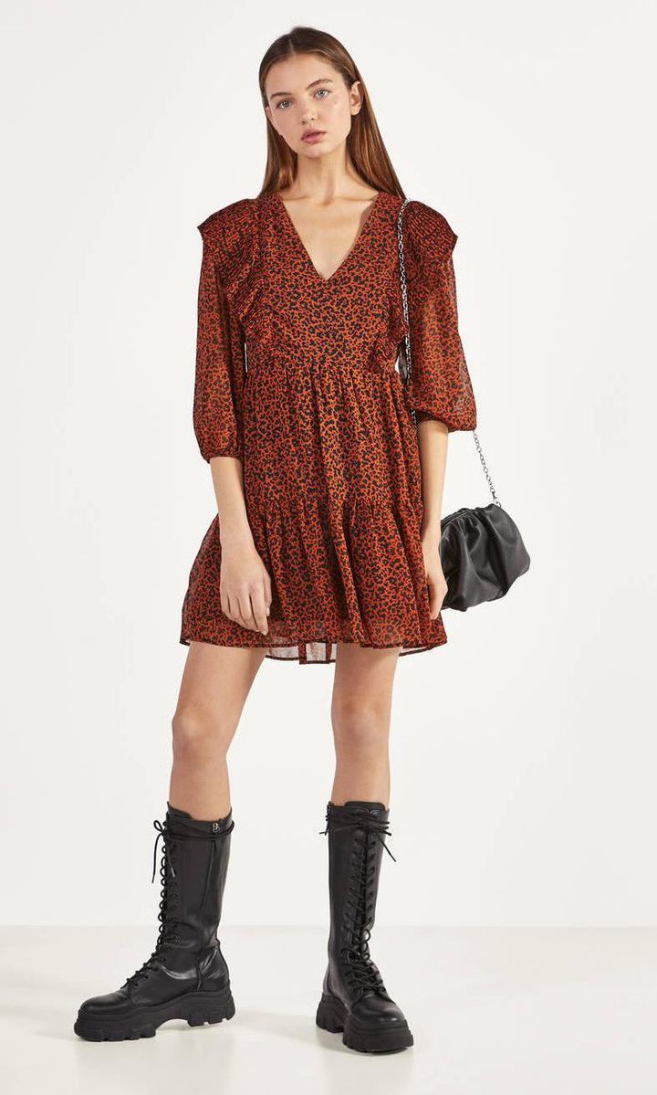 Short animal print dress with a V-neckline