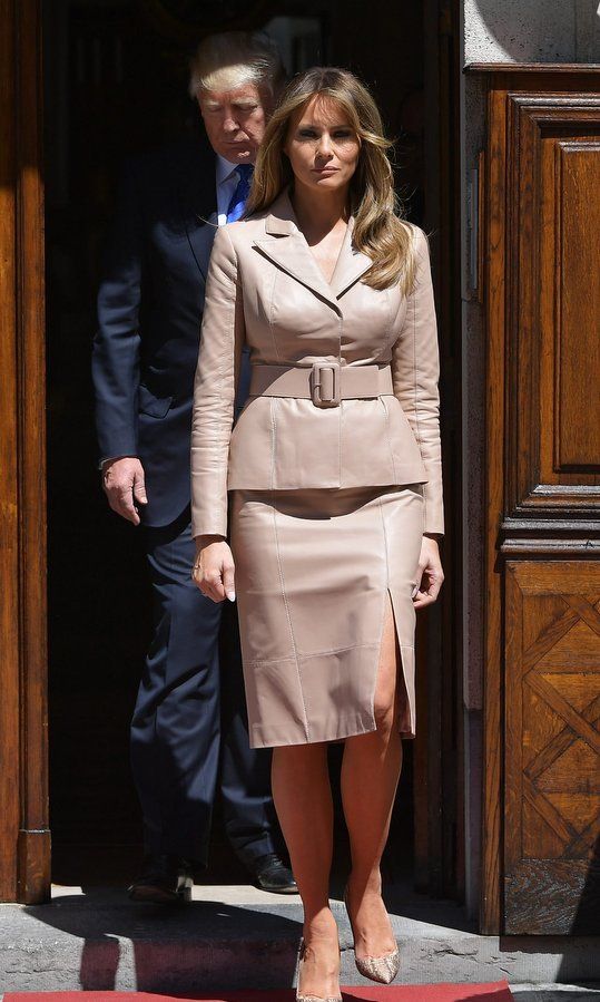 A beige leather power suit was Melania's choice at the US ambassador's residence previous to the NATO (North Atlantic Treaty Organization) summit, in Brussels on May 25.
Photo: MANDEL NGAN/AFP/Getty Images