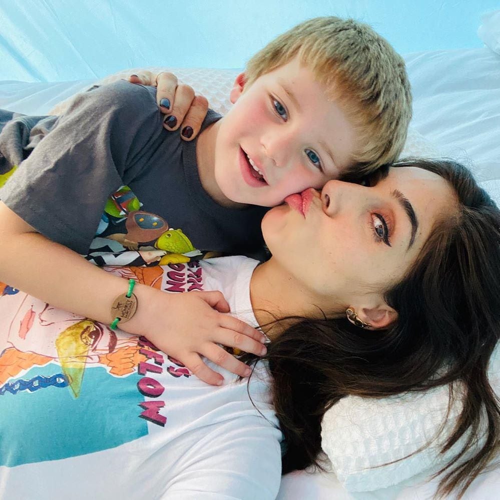 Sandra Echeverría y su hijo Andrés