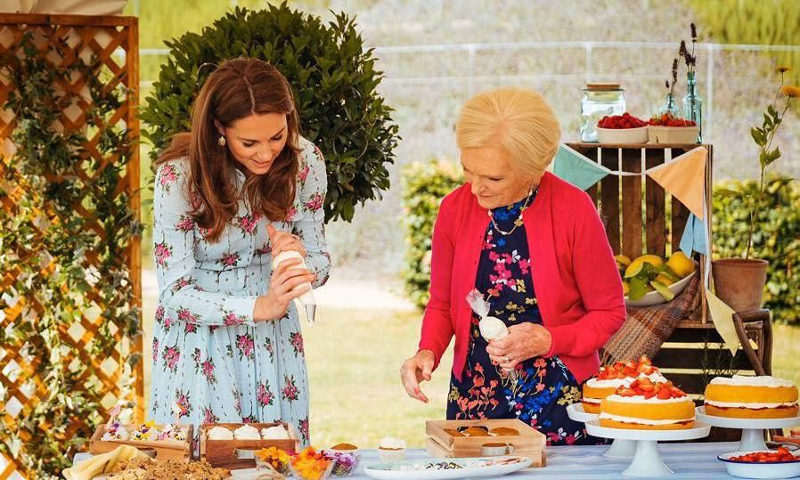 Kate Middleton Christmas garden cake